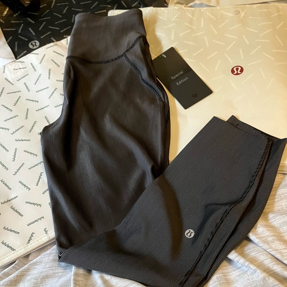 NWT Lululemon Base Pace High Rise Tight 25" Two-Tone Ribbed, 6, Black/Gull Grey - Picture 5 of 8